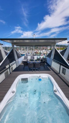 Floating Sea House SEAESTA
